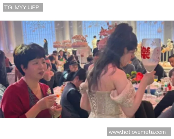 球员邀请全队队友参加婚礼场面温馨感人众人祝福见证幸福时刻